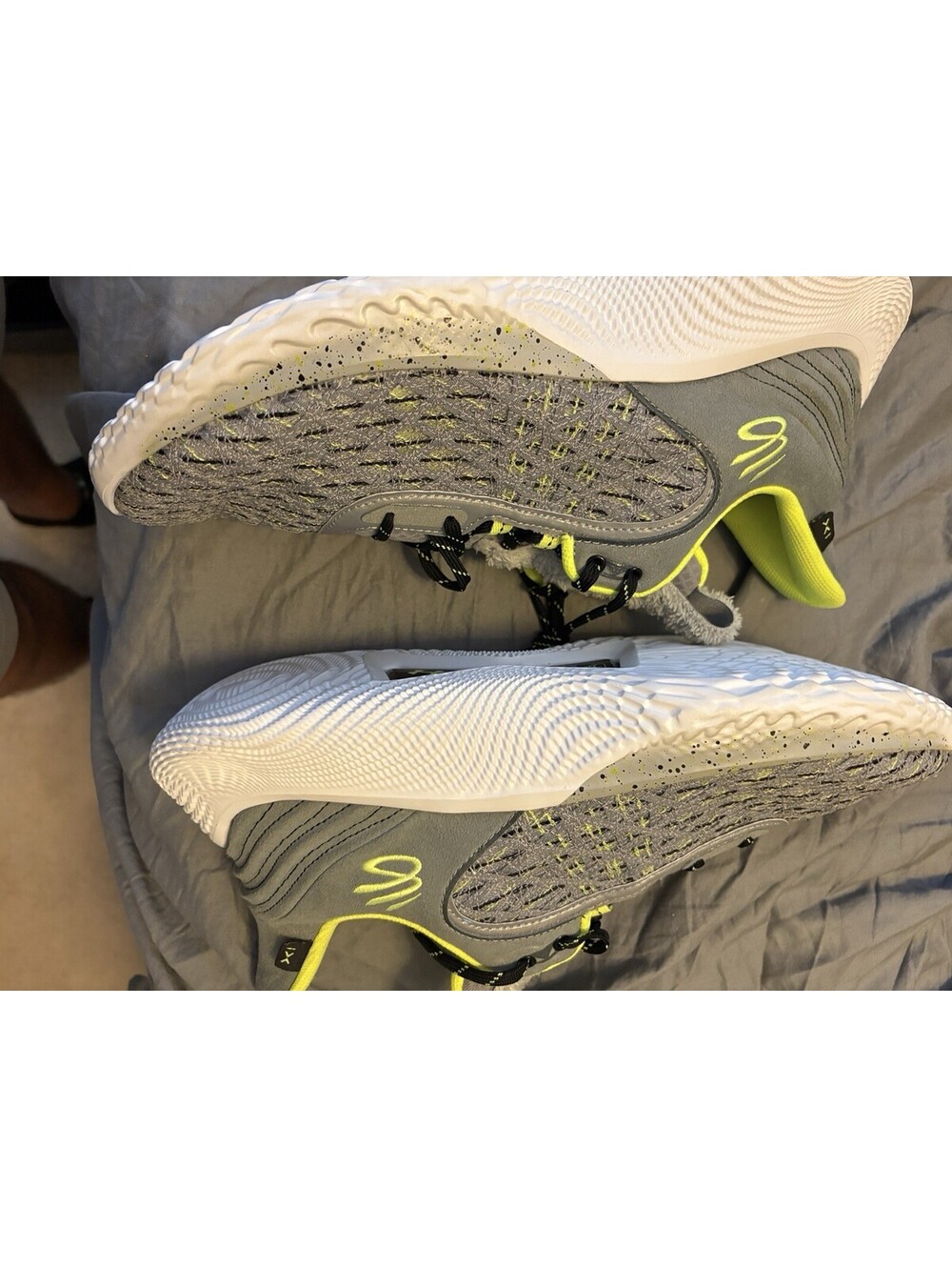 Under Armour Curry Flow 9 Young Wolf Sample Grey Volt Men’s Sz 14 3025684-115